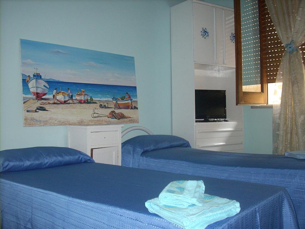 Beb I Delfini Di Casa Paola Bed & Breakfast Mascali Oda fotoğraf