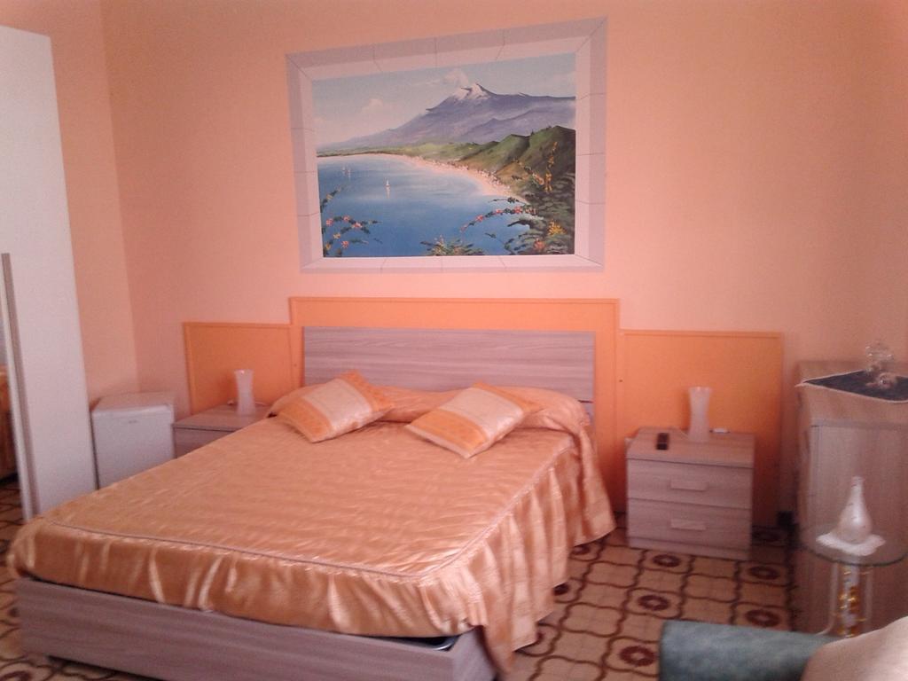 Beb I Delfini Di Casa Paola Bed & Breakfast Mascali Dış mekan fotoğraf